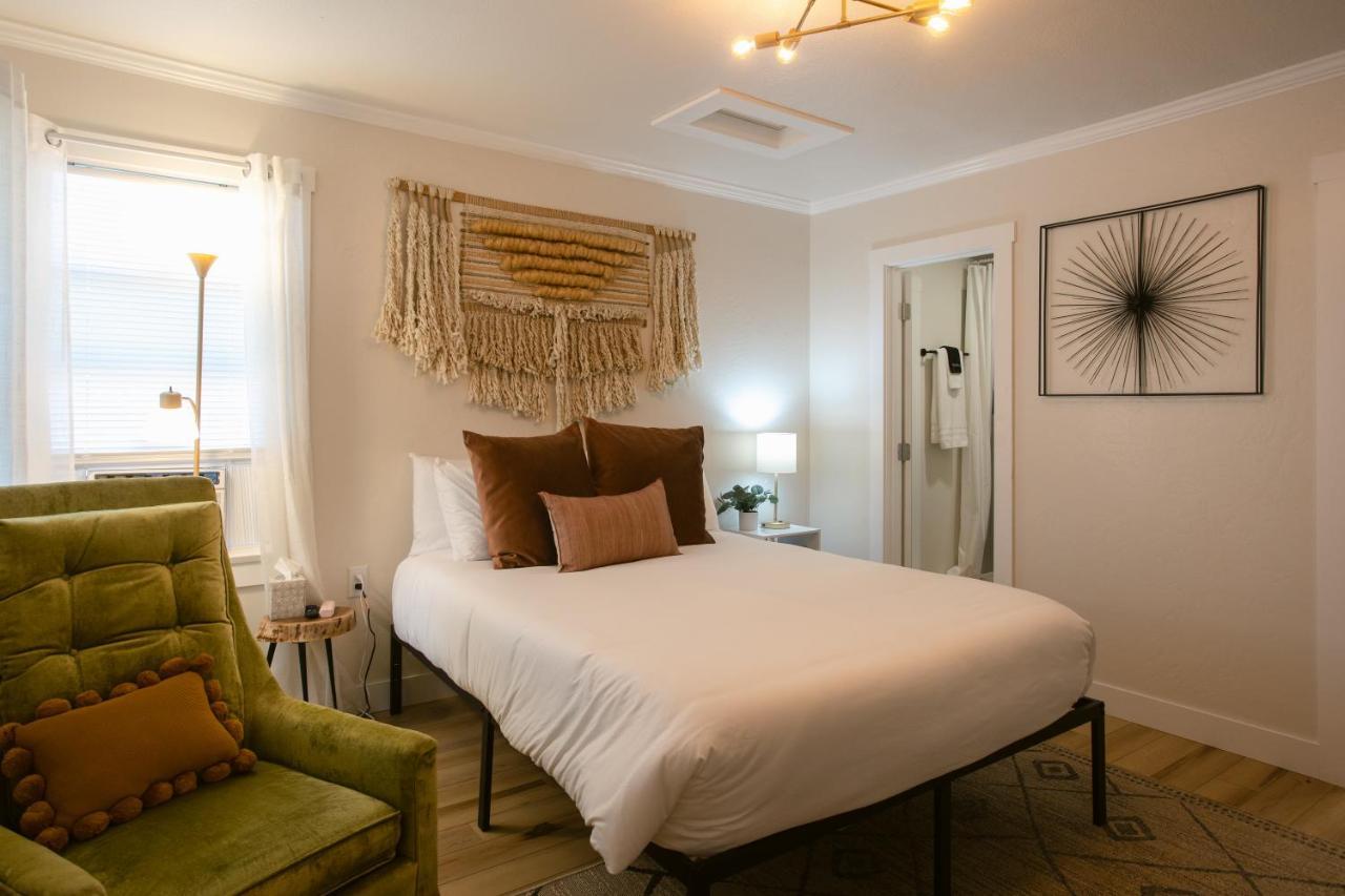Waterfront River Apartments Rogue River Екстер'єр фото