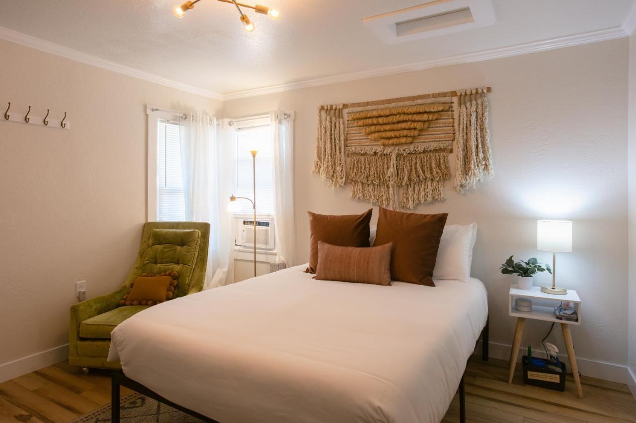 Waterfront River Apartments Rogue River Екстер'єр фото