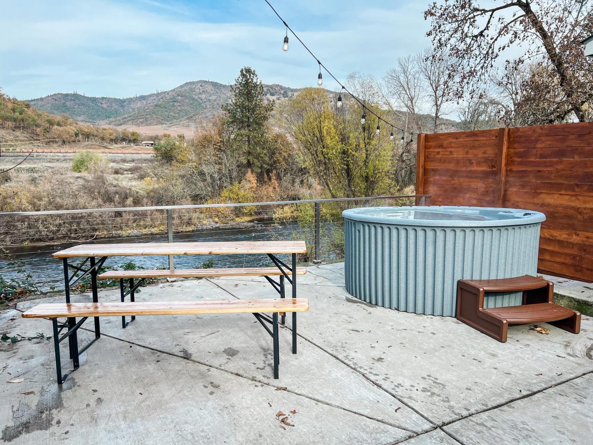 Waterfront River Apartments Rogue River Екстер'єр фото